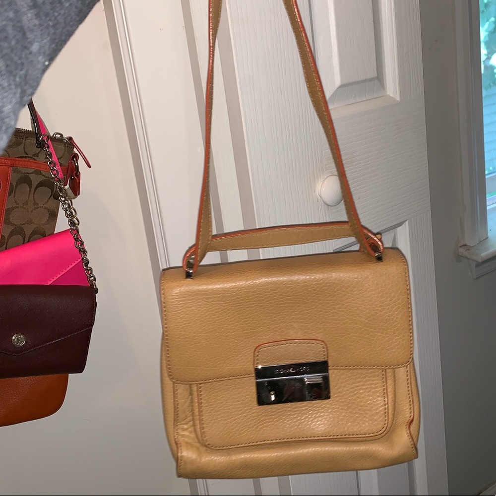 Mustard Yellow Small Micheal Kors Bag 🤩